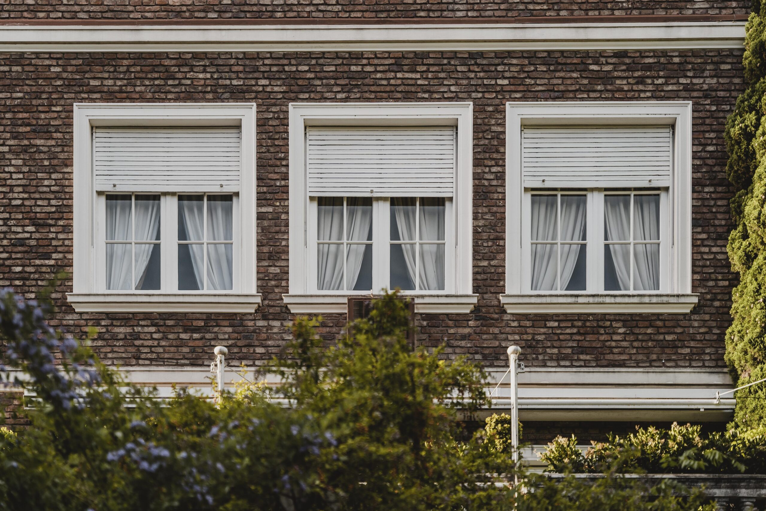 windows-apartment-building-city